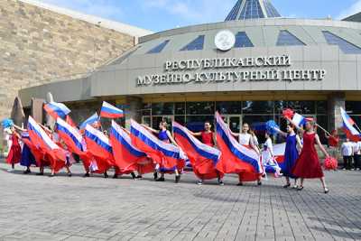 Украшением праздника стало выступление танцевальной студии «Ынархас». 