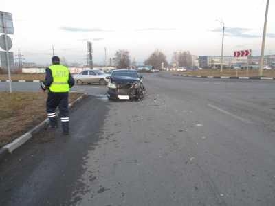 В Абакане два водителя одинаковых машин не поделили дорогу