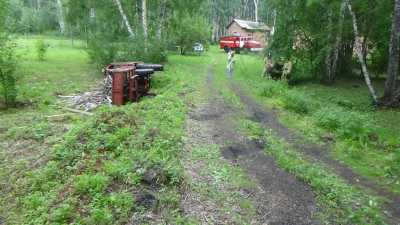 В Хакасии погиб водитель перевернувшегося трактора