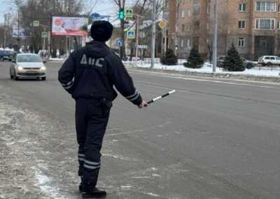 Инспекторы ГИБДД дежурили у входа на самую большую горку Абакана