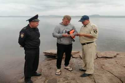 Спасатели Хакасии борются за безопасность людей на водоемах