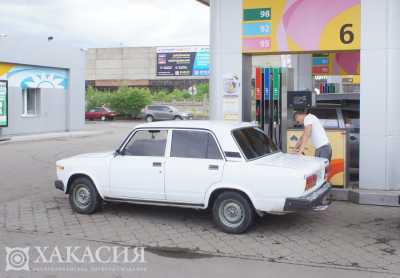 Стоимость автомобильного топлива в Абакане всё выше и выше