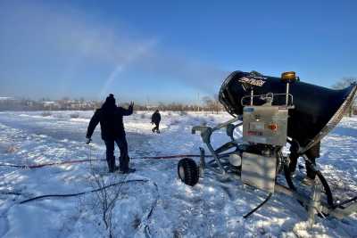 В Черногорске готовят лыжню при помощи снежной пушки