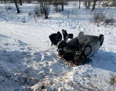 На Южной дамбе в Абакане перевернулась машина