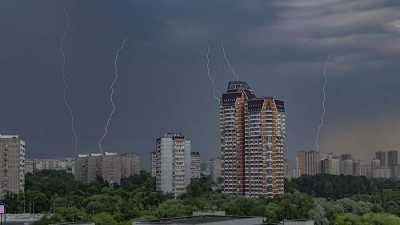 В Москве из-за непогоды погиб человек