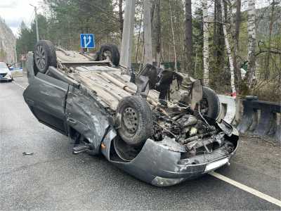 Перевернулся на крышу: запрещенный обгон стал причиной ДТП в Хакасии