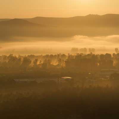 Туманный рассвет над Абаканом заворожил городского фотографа