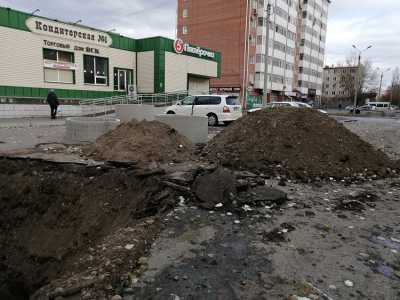 В Абакане на Торговой укладывают полиэтиленовый водовод