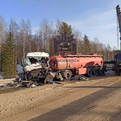 В страшной аварии на красноярской трассе погиб человек