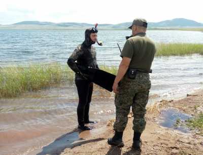 Богатый улов: на Иткуле рыболова-подводника ждали госинспекторы