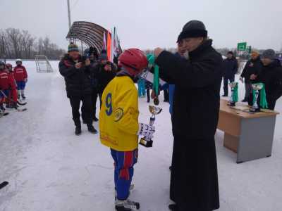 В Хакасии определили победителей турнира по хоккею с мячом на призы Святейшего Патриарха