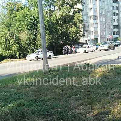 В Абакане сбитого машиной ребенка увезли на скорой