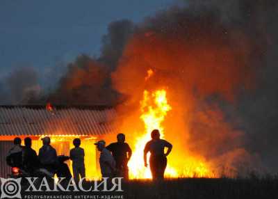 В Черногорске сгорел барак