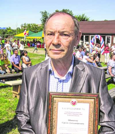 Электромеханик Сергей Щипанов был награждён в День железнодорожника благодарностью главы Хакасии. Его рабочий стаж — 40 лет. 