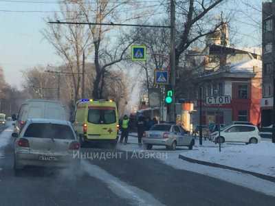 В Абакане на переходе автобус сбил молодую женщину