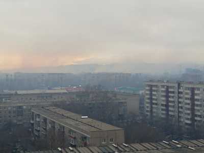 В Абакане пахнет дымом и летит пепел. Степные пожары рядом