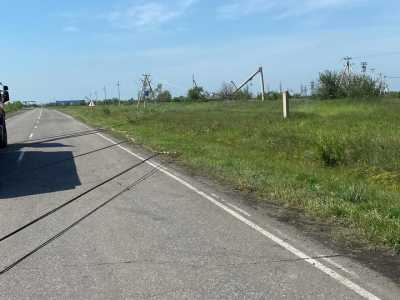 Движение ограничено: возле дороги в Хакасии упала ЛЭП