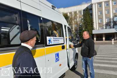 Пожилых сельчан в Хакасии будут возить в поликлиники на новых авто