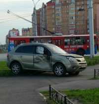 В Абакане две машины вынесло на тротуар