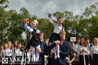 Стало известно, когда прозвенят последние звонки в Хакасии