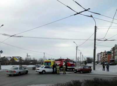 В Абакане автомобилисты не поделили широкий перекресток