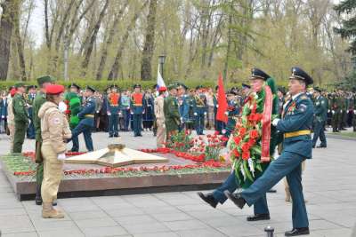 Венки памяти погибшим на войне