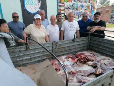 В несколько школ Хакасии и пансионат ветеранов привезли мясо