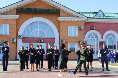 &quot;Катюша&quot; в честь Дня Победы: показываем, как поют силовики Хакасии