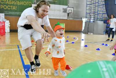 Сидели, ползли, плакали, бежали: карапузы вышли на старт в Абакане