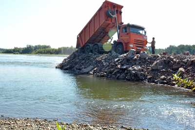 Новая коса должна уберечь скважины абаканского водозабора от затопления.