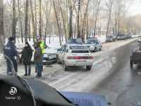 В Абакане на улице Пушкина в районе музея из-за аварии образовалась пробка