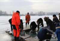 В этом году в Хакасии желающих нырнуть в прорубь было меньше обычного