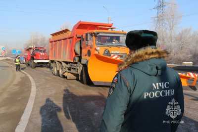 Дорожники, ГИБДД и спасатели провели совместные учения в Хакасии